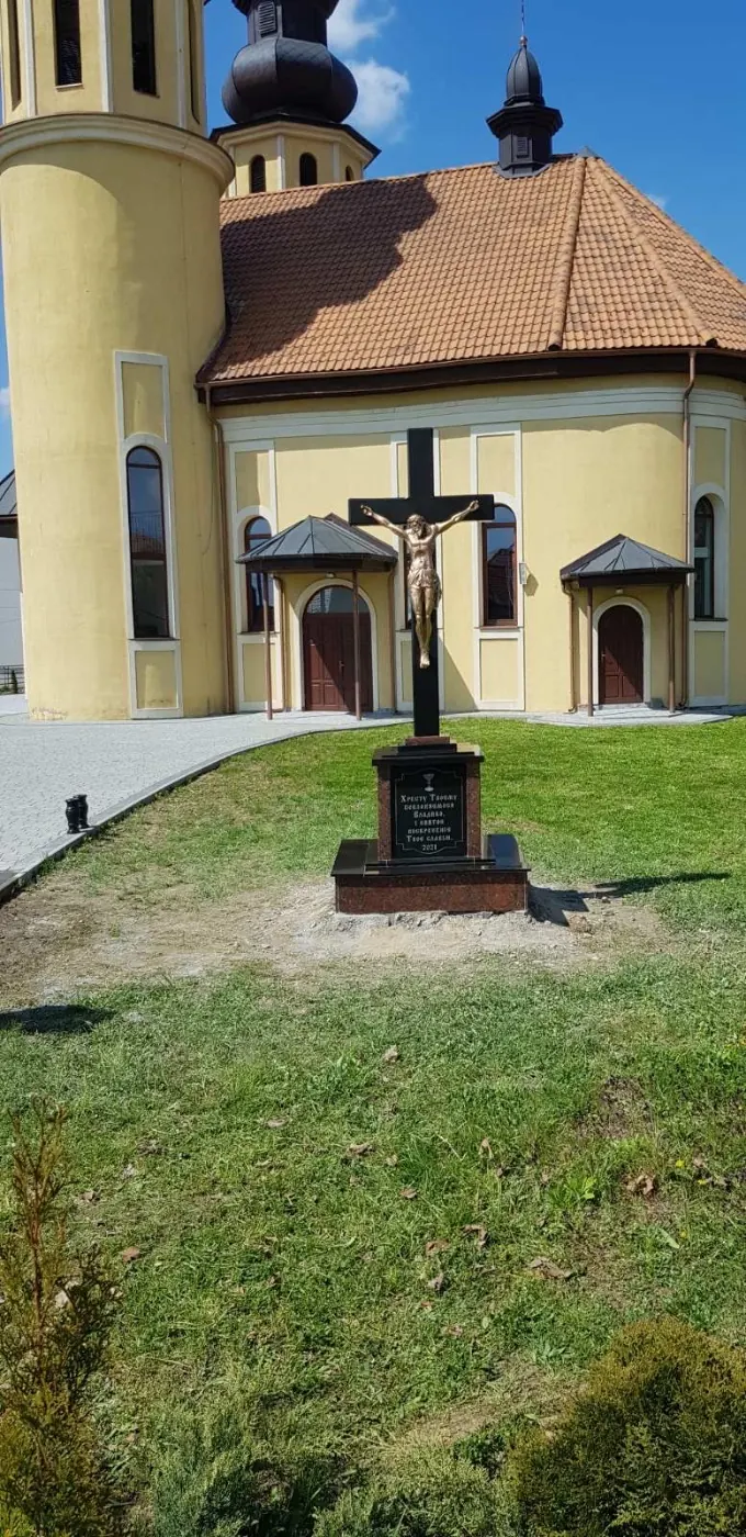 Гранітний хрест