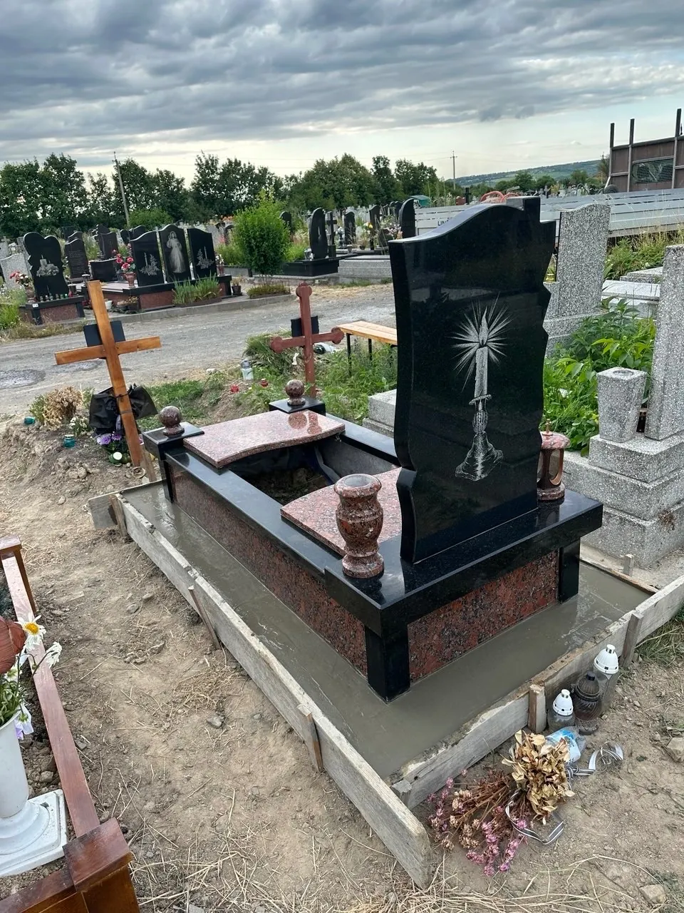 Одинарний гранітний памʼятник