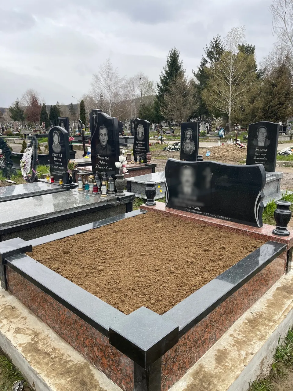 Подвійний гранітний памʼятник